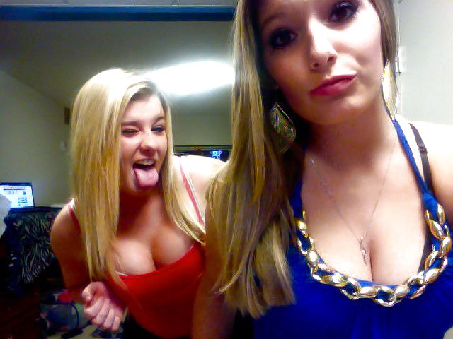 ティーンの胸の谷間 2
 #22097129