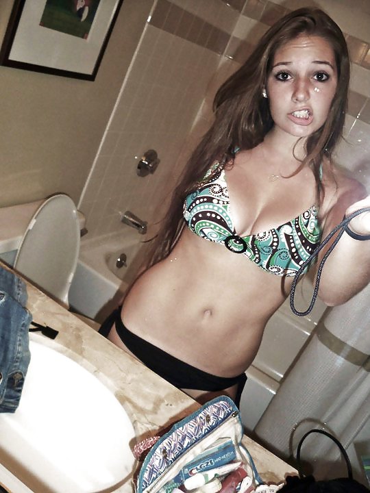 ティーンの胸の谷間 2
 #22097133