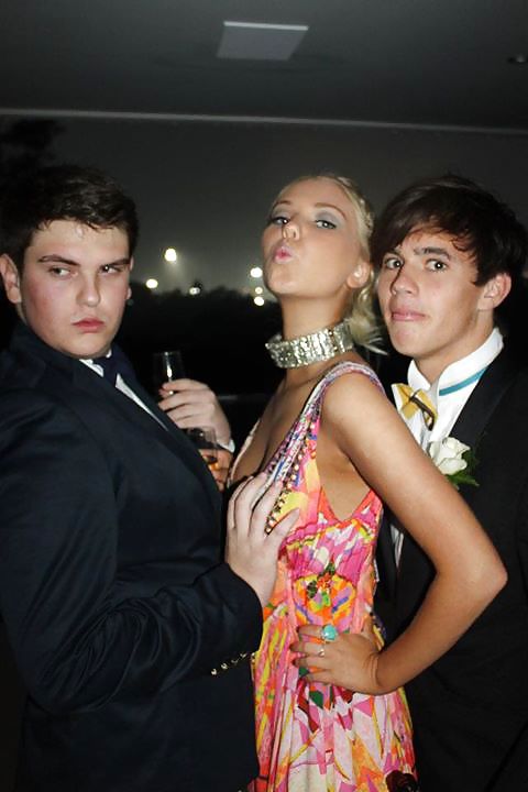 ティーンの胸の谷間 2
 #22097257