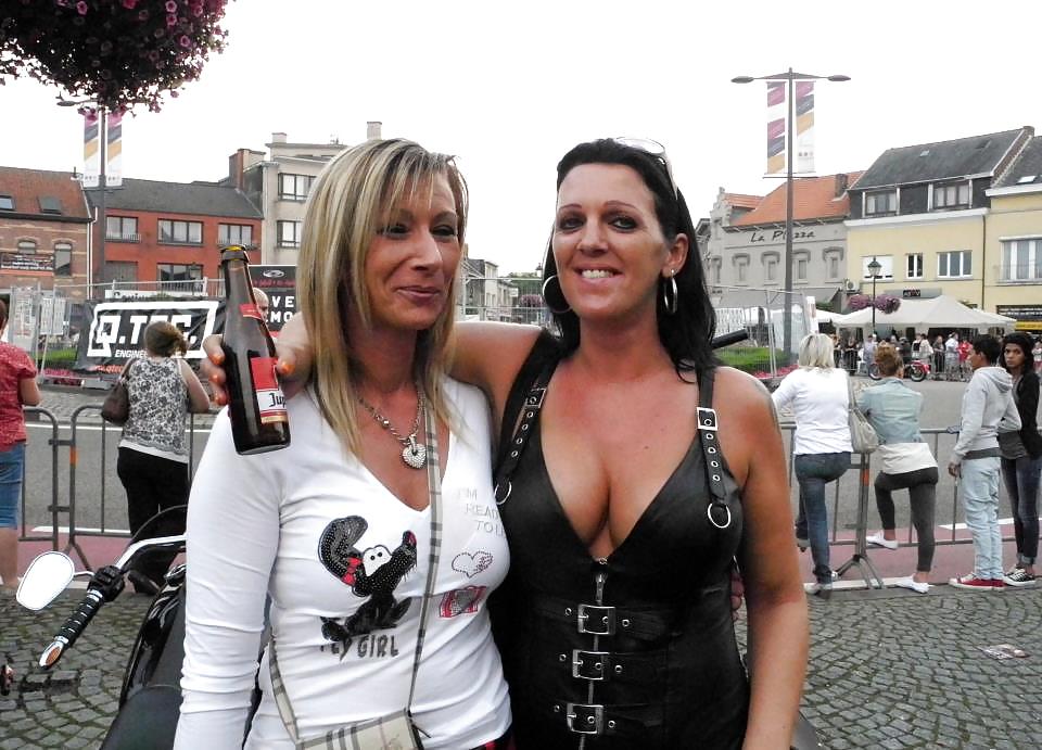 Slutty madre amateur holandesa se desnuda en público
 #14720310