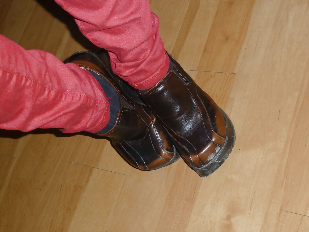 Niñera con zapatos sexy
 #15077250