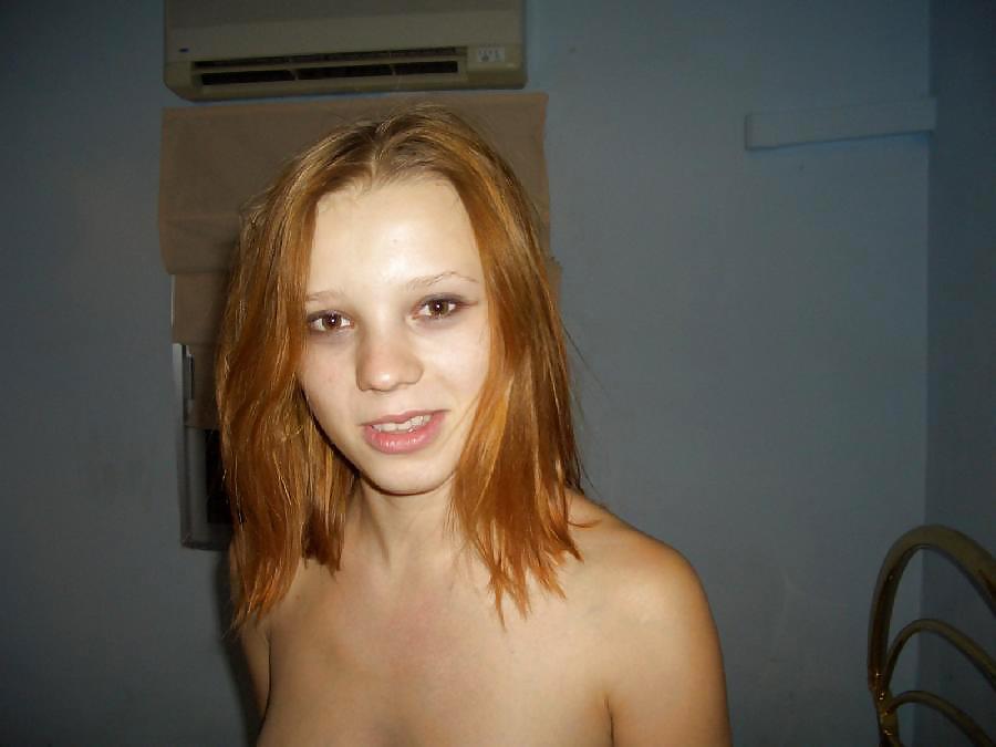 Nicht Rasiert Blondine Mit Perfekten Titten Auf Dem Bett #2810716