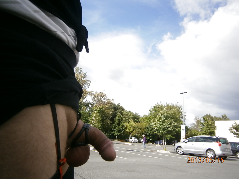 Masturbation en public flascock exhib #18383207