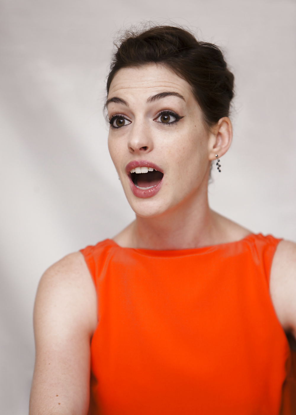 Anne hathaway 
 #14793373