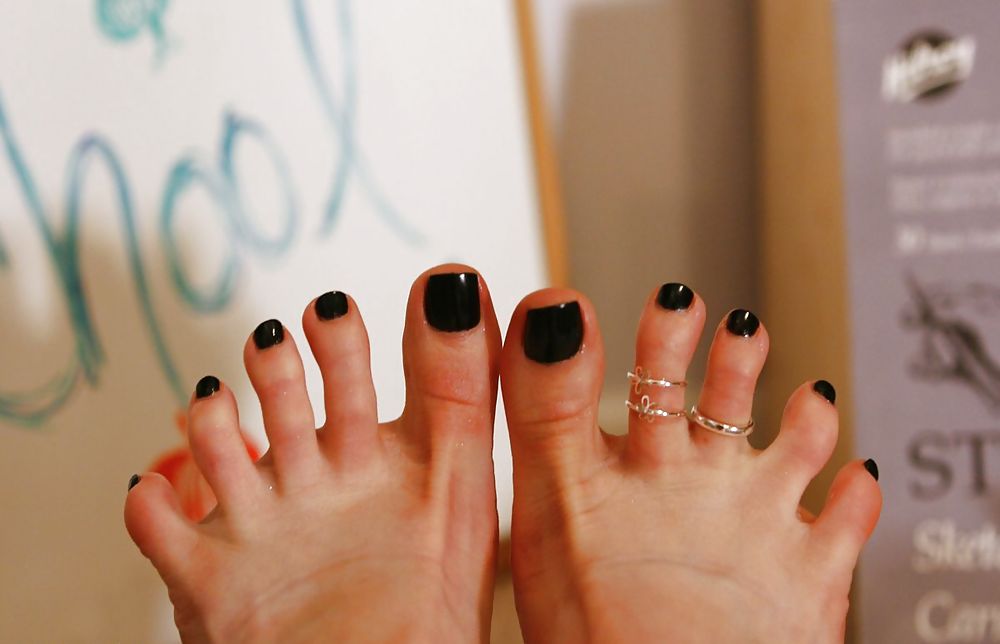 Spread toes
 #1700021
