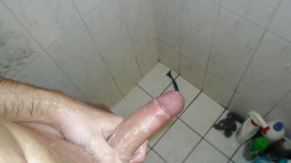 Il mio cazzo insaponato sotto la doccia
 #22021341