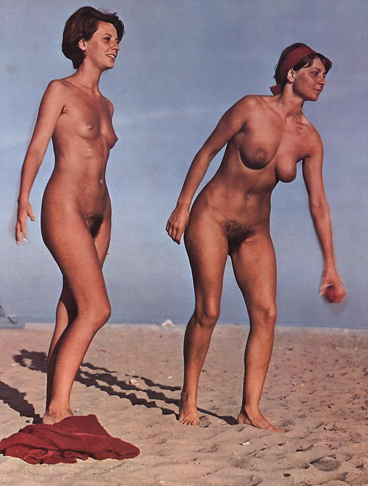 Nudista sulla spiaggia vintage
 #10868553