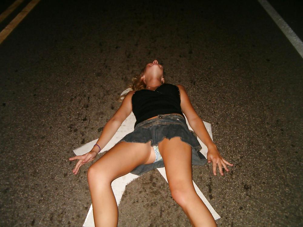 上半身裸の覗き魔
 #17766033