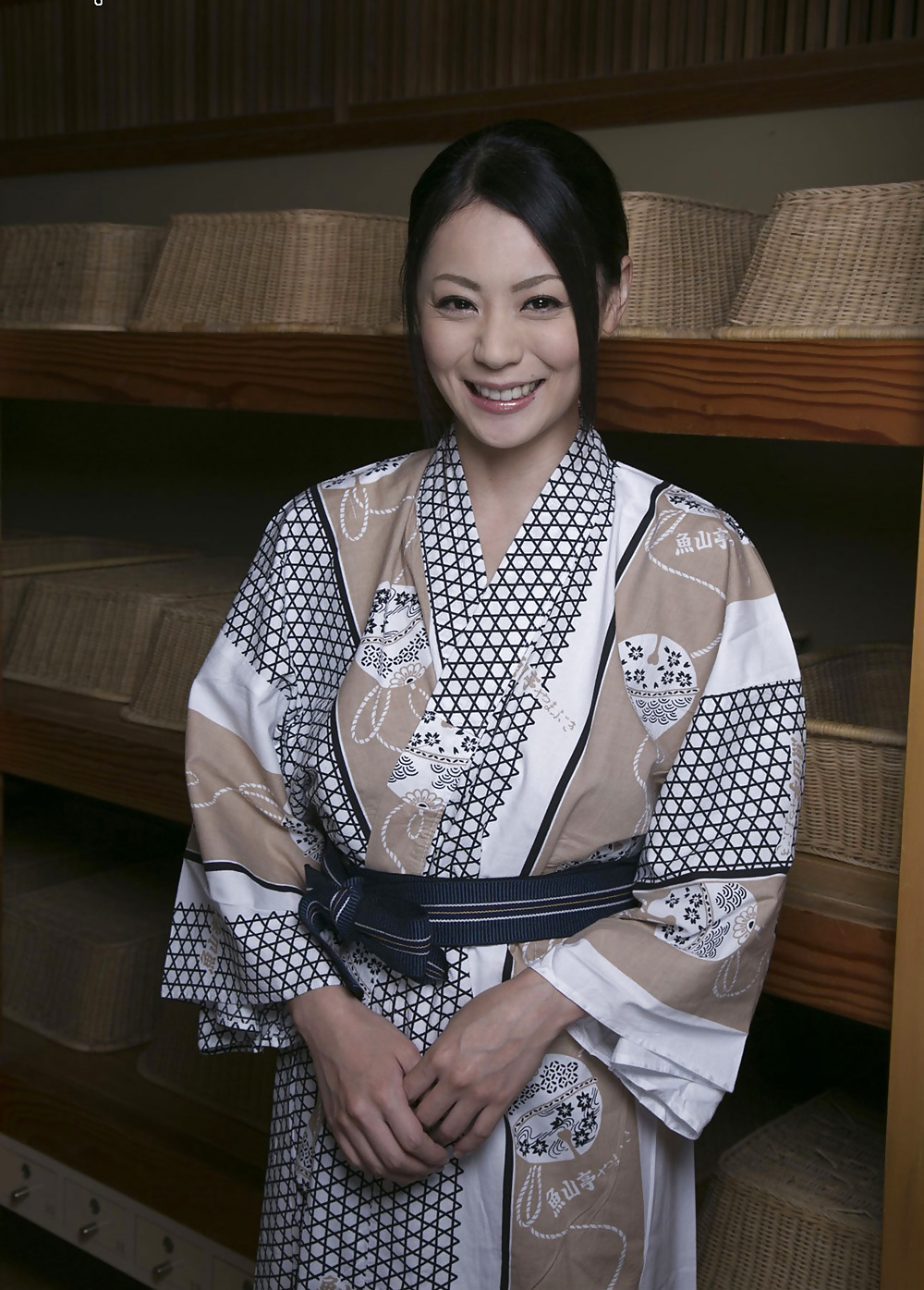 日本の美しい女性、相田菜々の山の温泉での写真
 #20143251
