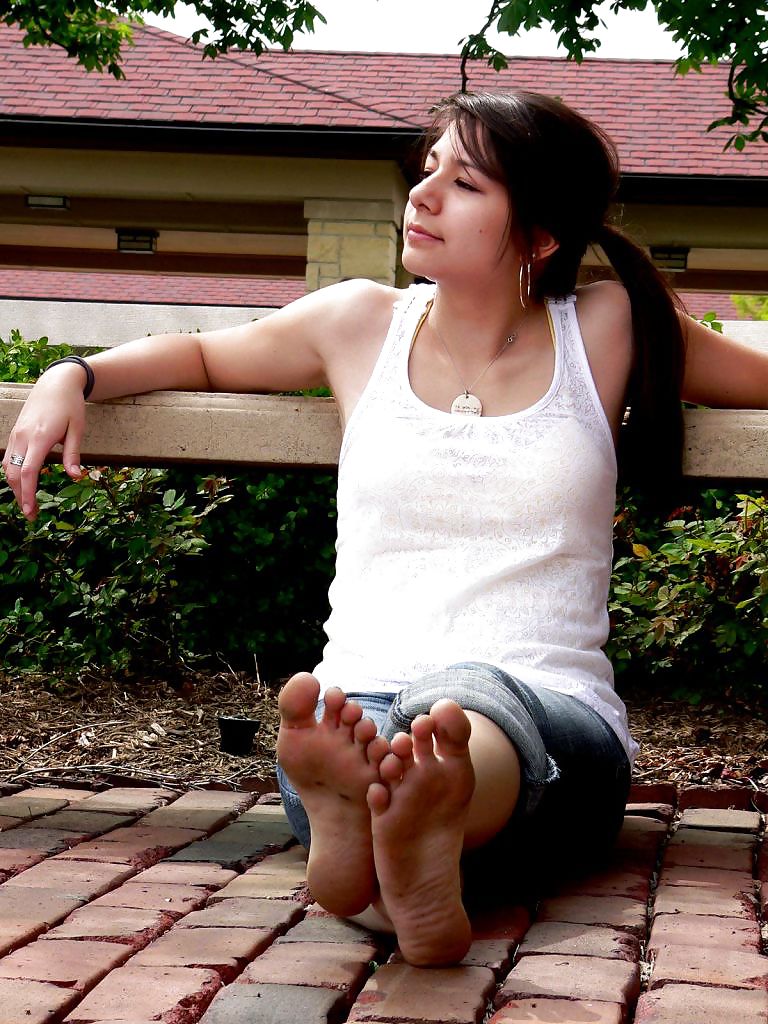 Amateur Candid Teen Feet 2 #4277421