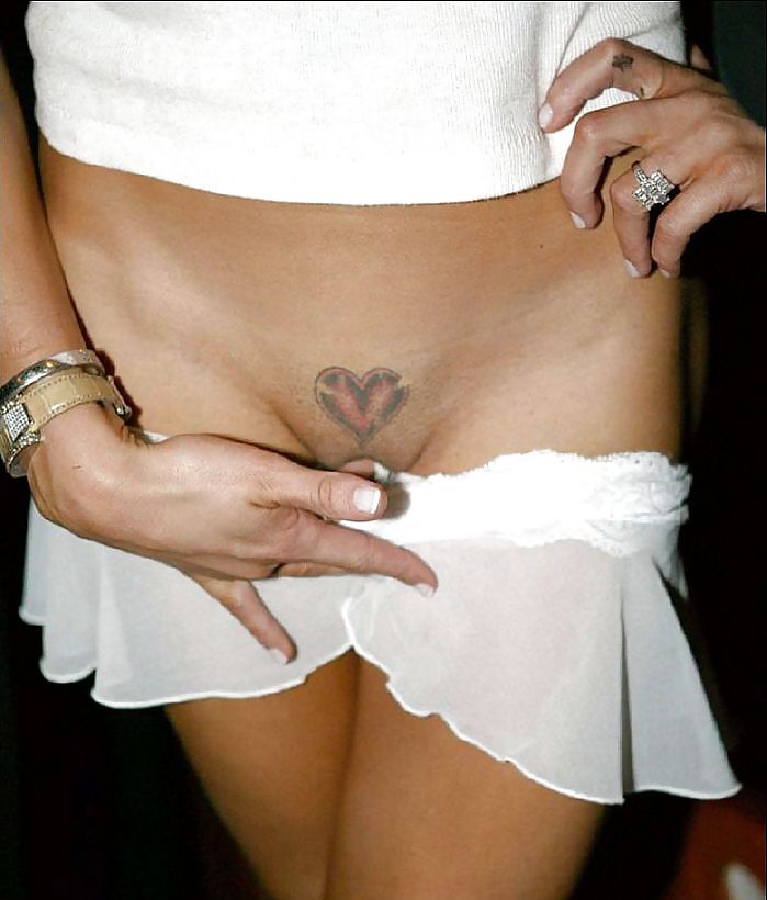 Chicas tatuadas y con piercing
 #8303828