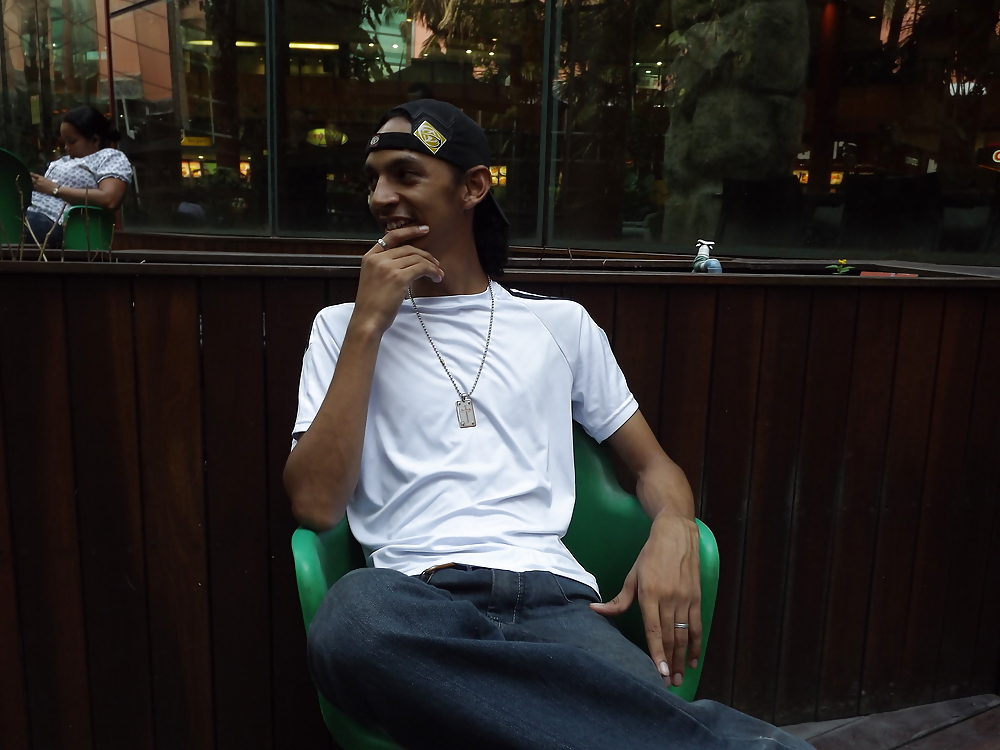 Hola, soy diego (no desnudo)
 #13589642