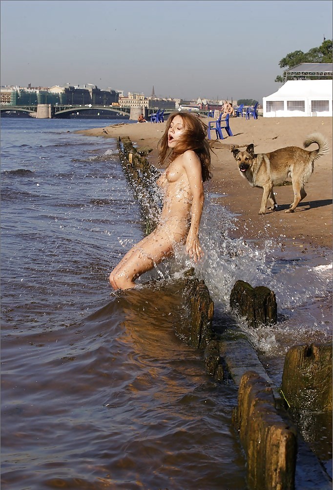 Spiaggia nudista adolescenti
 #998358