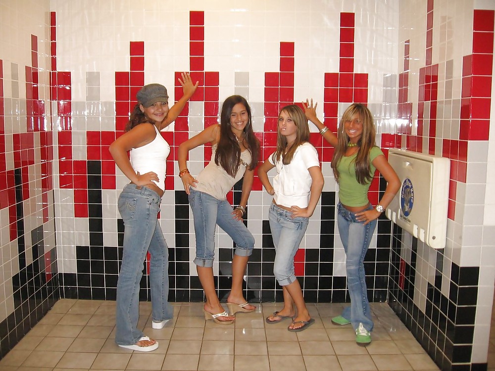 Queens in jeans LXXXXI - Hand- and Blowjobs #8183920