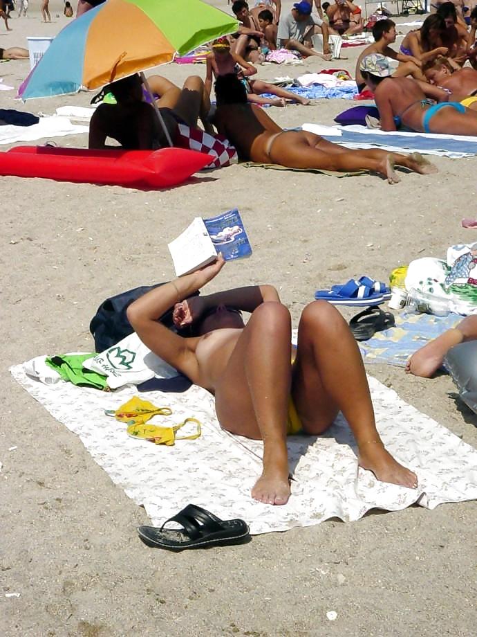 Sono una nudista da spiaggia
 #1593681