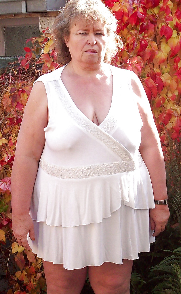 Braless 70.
 #5657800