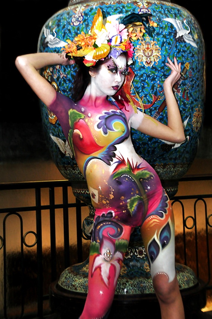 Bodyart #2412235