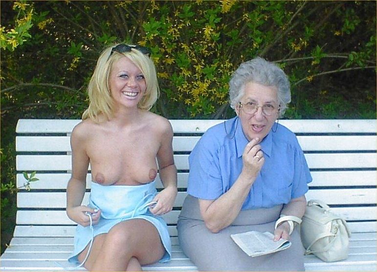 öffentliche Nacktheit: Blinkende Titten & Muschi #7373924