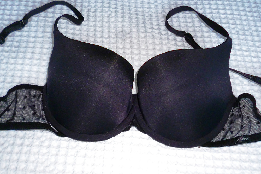 Tette piccole giovani in reggiseno
 #21118182