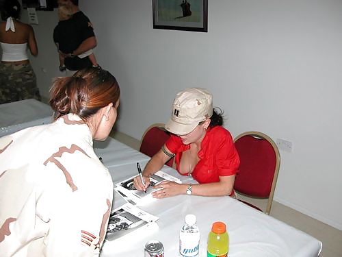 Alyssa milano seins string #15743383