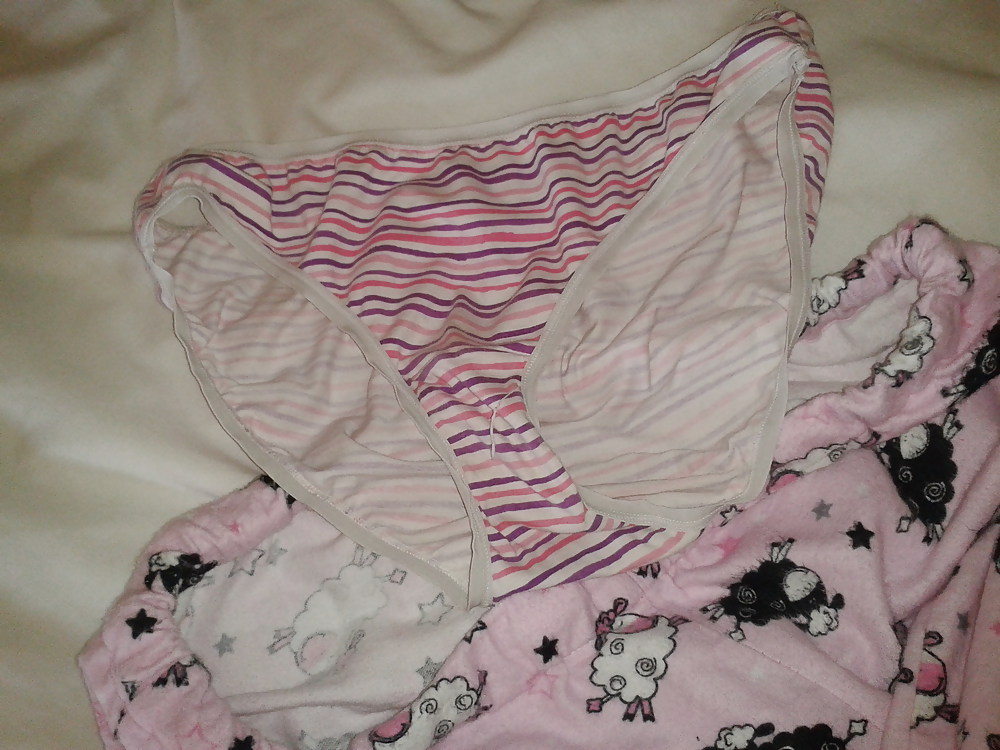 Mi esposa tiene un panty de algodón a la hora de dormir
 #6154440