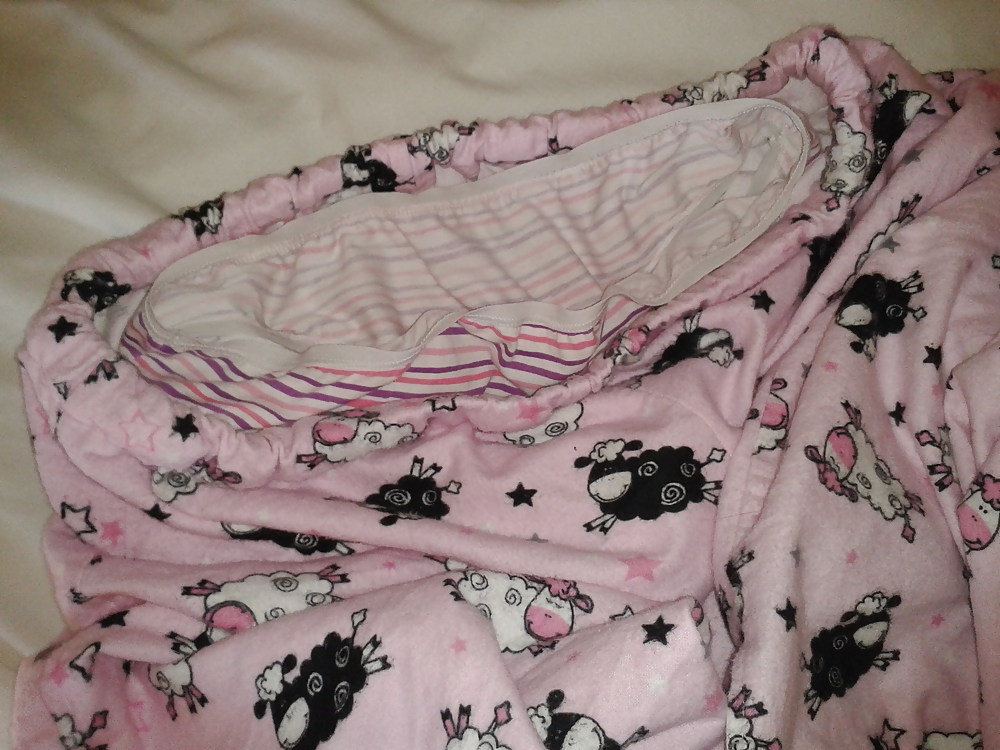 Mi esposa tiene un panty de algodón a la hora de dormir
 #6154449