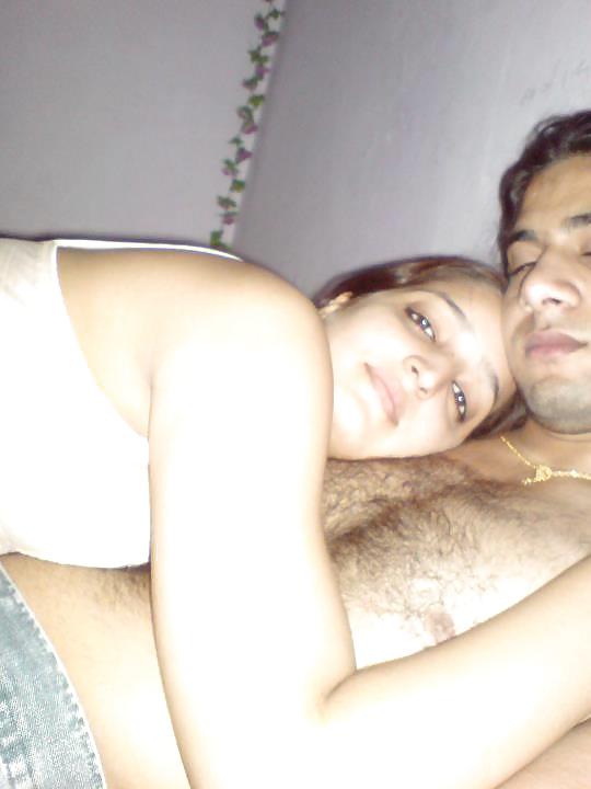 Pakistán lahore chica saima con su bf
 #19958714