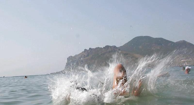 Milf armeno nudo con ragazzi russi sulla spiaggia
 #18247174