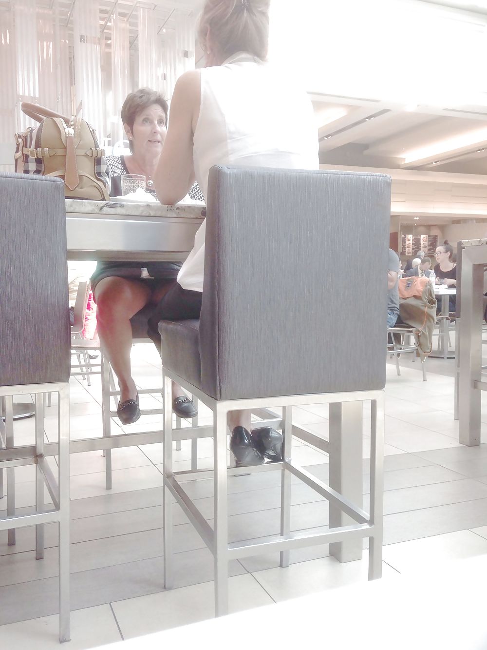 ある日、彼女はカメラを持って出かけた。
 #21147013