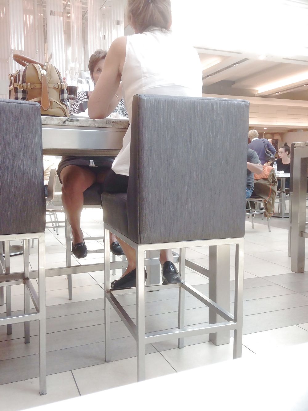 ある日、彼女はカメラを持って出かけた。
 #21147026