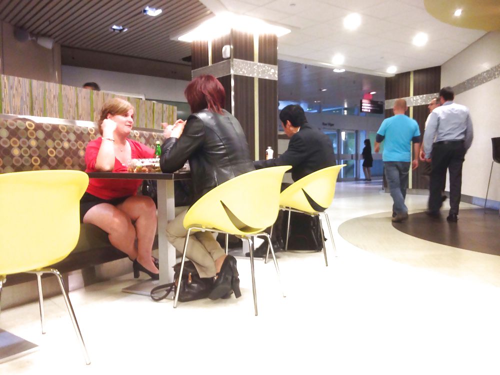 ある日、彼女はカメラを持って出かけた。
 #21147037