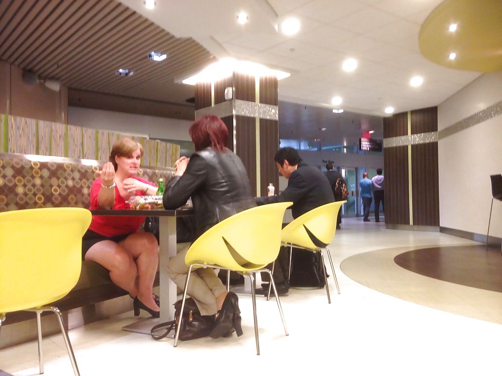 ある日、彼女はカメラを持って出かけた。
 #21147044