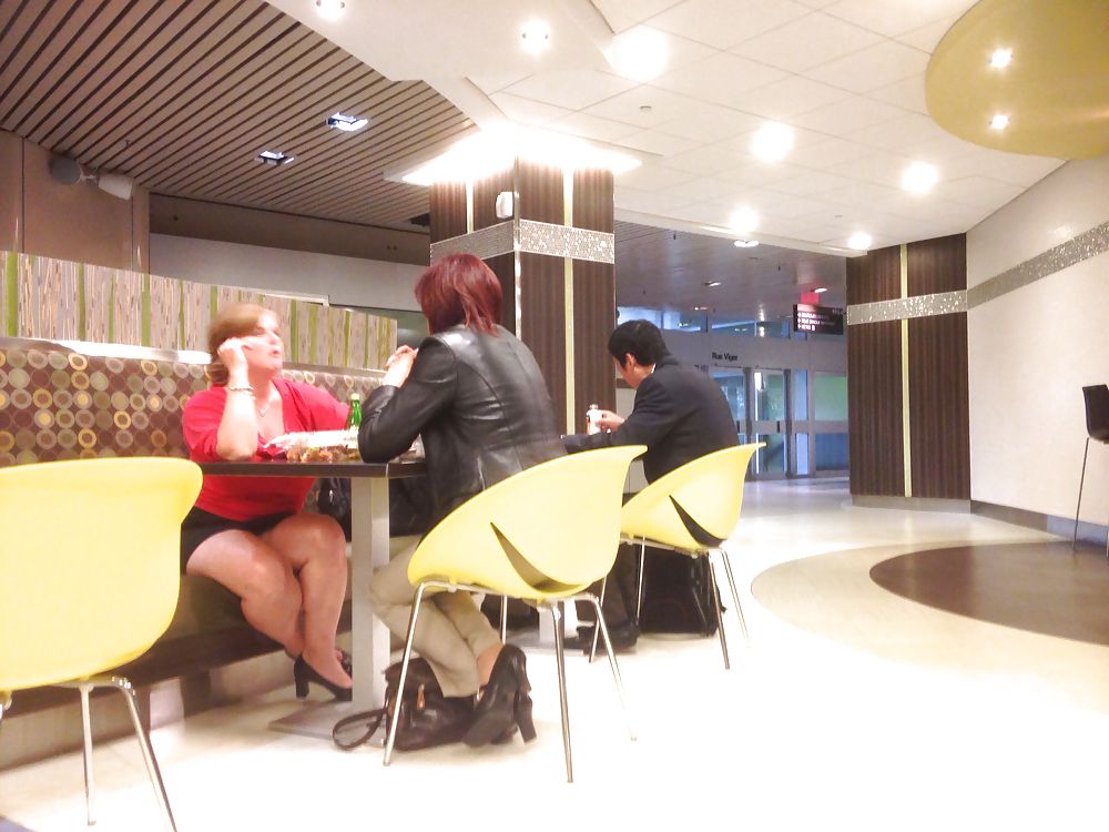 ある日、彼女はカメラを持って出かけた。
 #21147049