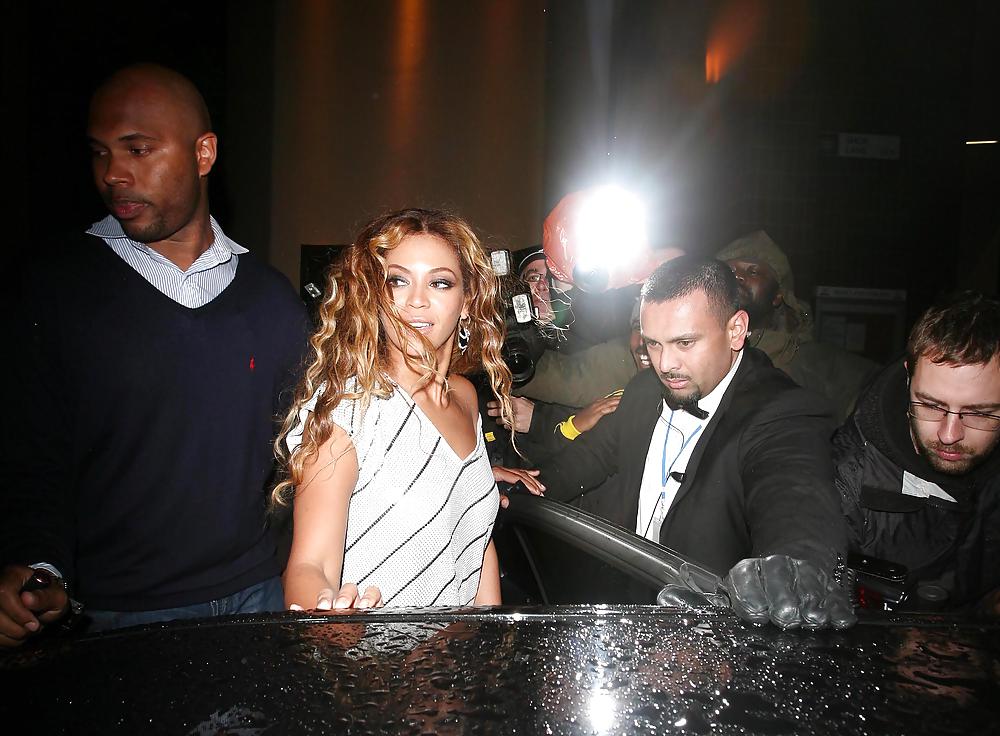 Beyonce Upskirt Candids at Kanaloa Club #2999667
