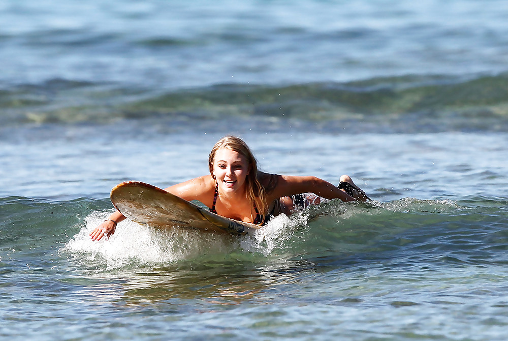 AnnaSophia Robb bikini surfing in Honolulu Hawai #4607740