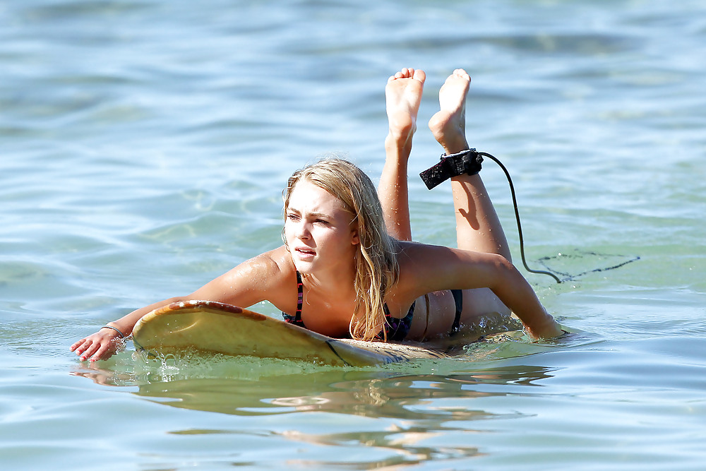 AnnaSophia Robb bikini surfing in Honolulu Hawai #4607769