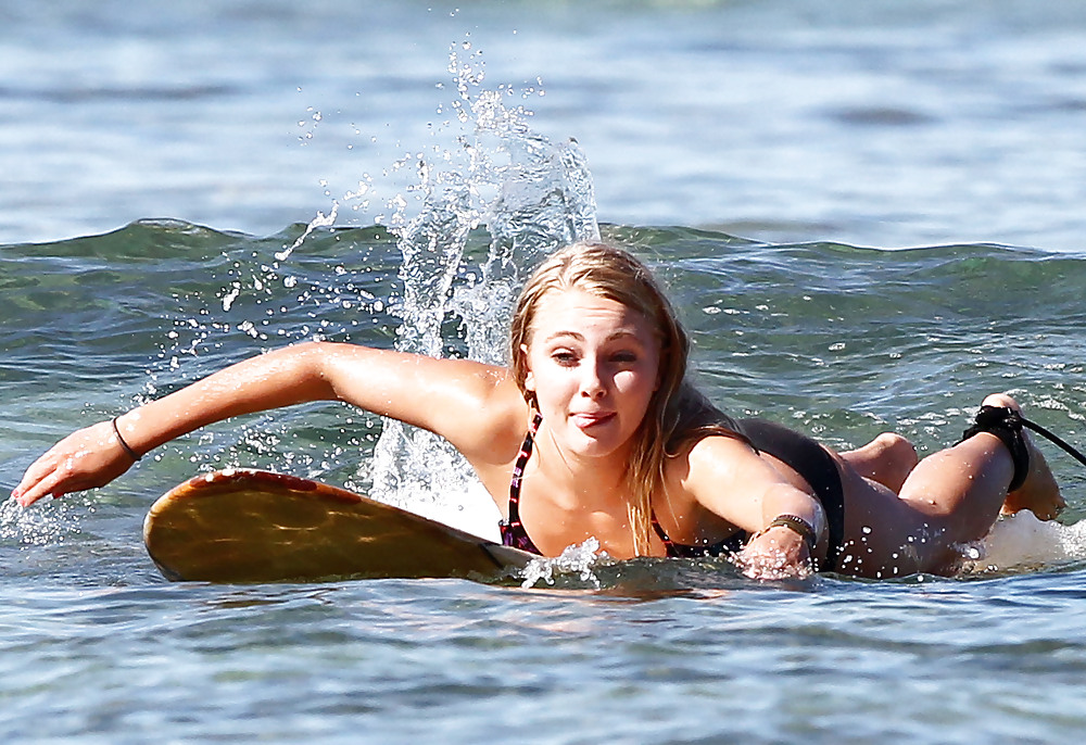 AnnaSophia Robb Bikini Surfen In Honolulu Hawai #4607776