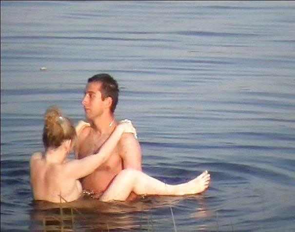 Sesso sulla spiaggia 15
 #16233393