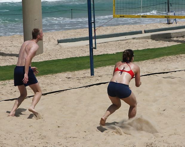 Chicas de volleyball en la playa
 #3873688