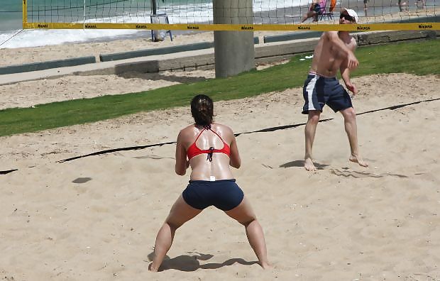 Chicas de volleyball en la playa
 #3873839