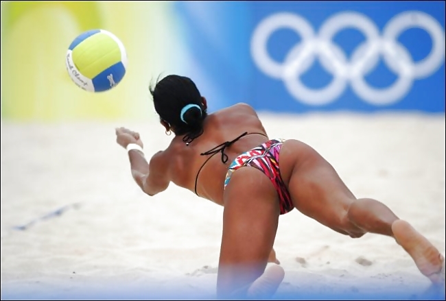 Ragazze di vollyball sulla spiaggia
 #3873930