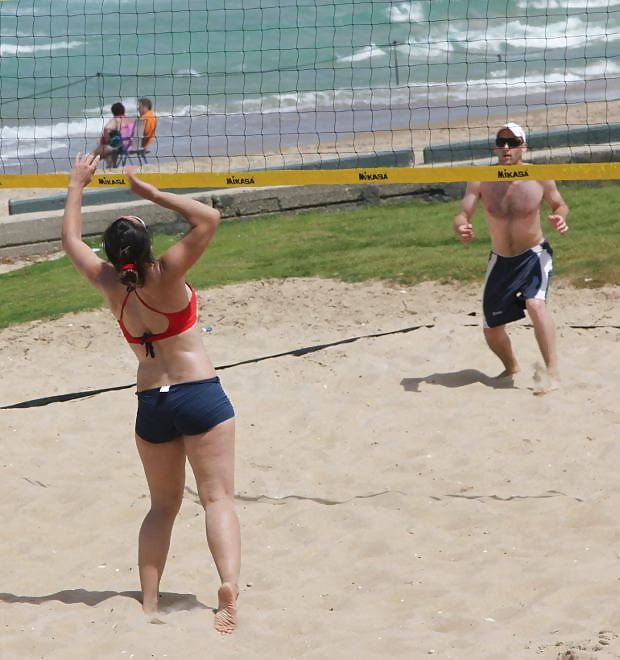Chicas de volleyball en la playa
 #3874036
