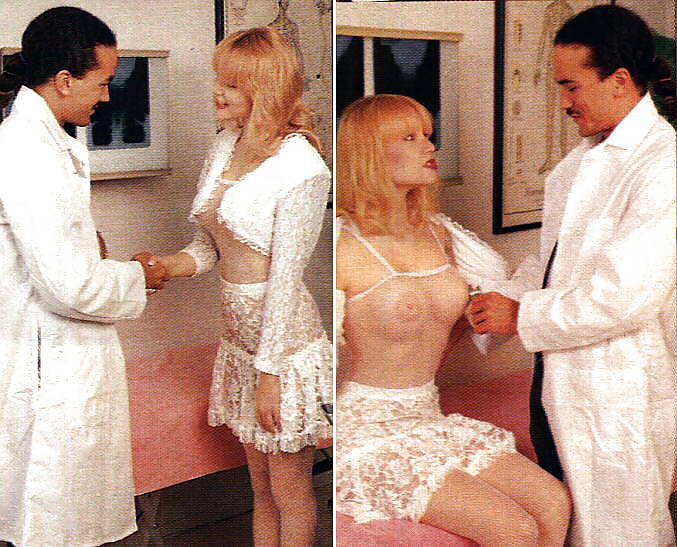 Rubia caliente visitando a su médico para un examen
 #10471693