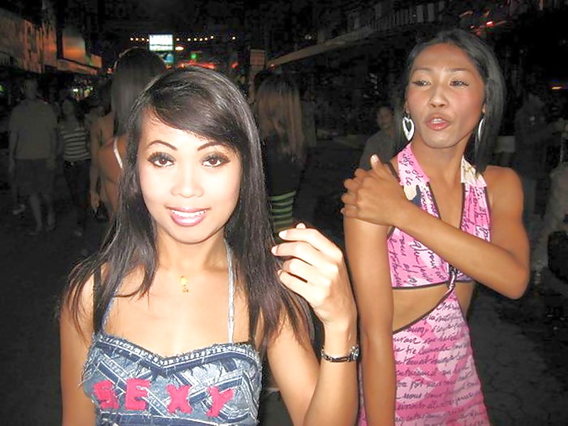 Una coppia di ladyboy di pattaya
 #21801575