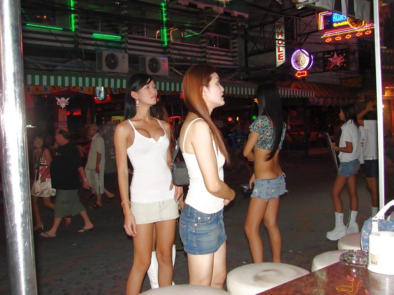 Un par de ladyboys de Pattaya
 #21801861