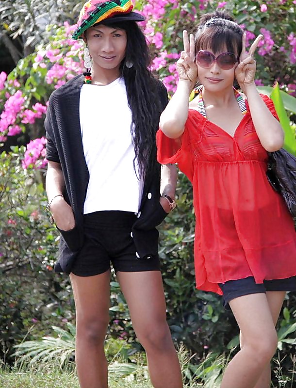 Un Couple De Ladyboys Pattaya #21801927