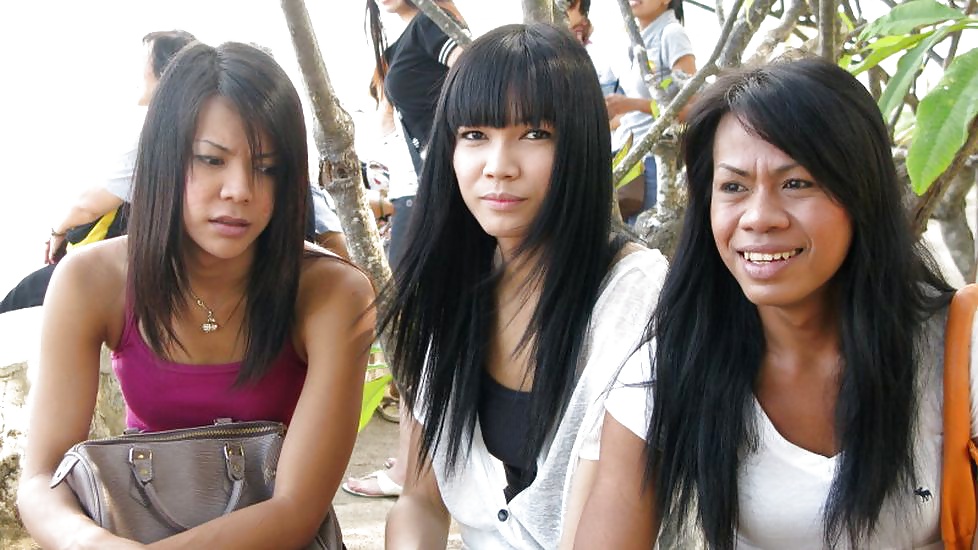 Un par de ladyboys de Pattaya
 #21801976