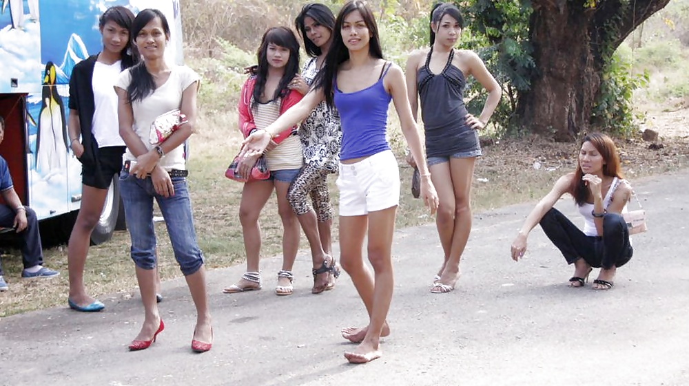 Un par de ladyboys de Pattaya
 #21802253