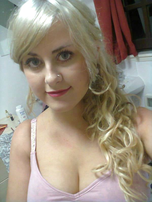 踏み込む私
 #22481487