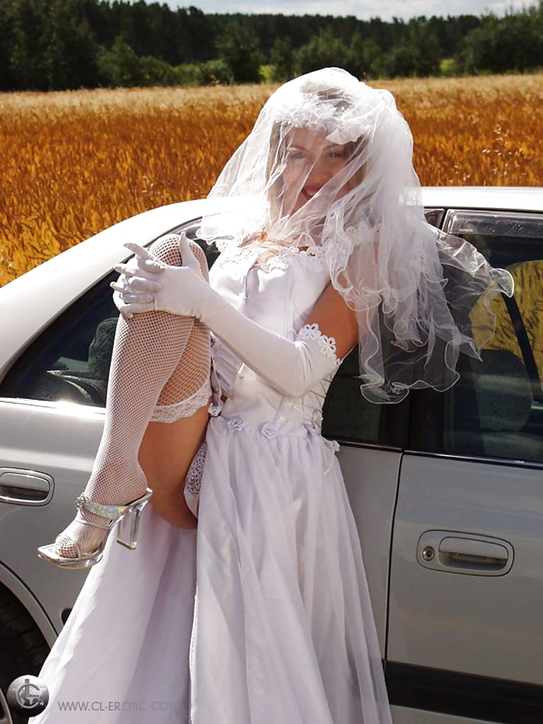 花嫁のスカートの中 3
 #409530